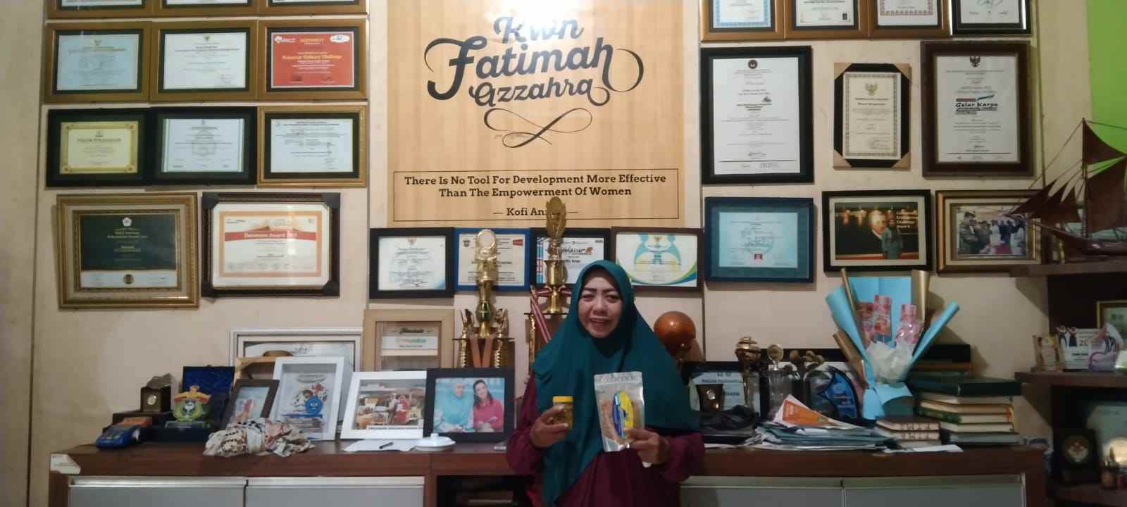 Bu Eni, Pendiri Kelompok Wanita Nelayan (KWN) Fatimah Azzahra Makassar. (Rakyat.News/M Aswar)