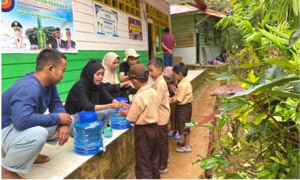 Anak-anak sekolah di Kampung Bung, Kabupaten Pangkep. (Dok/ist.)