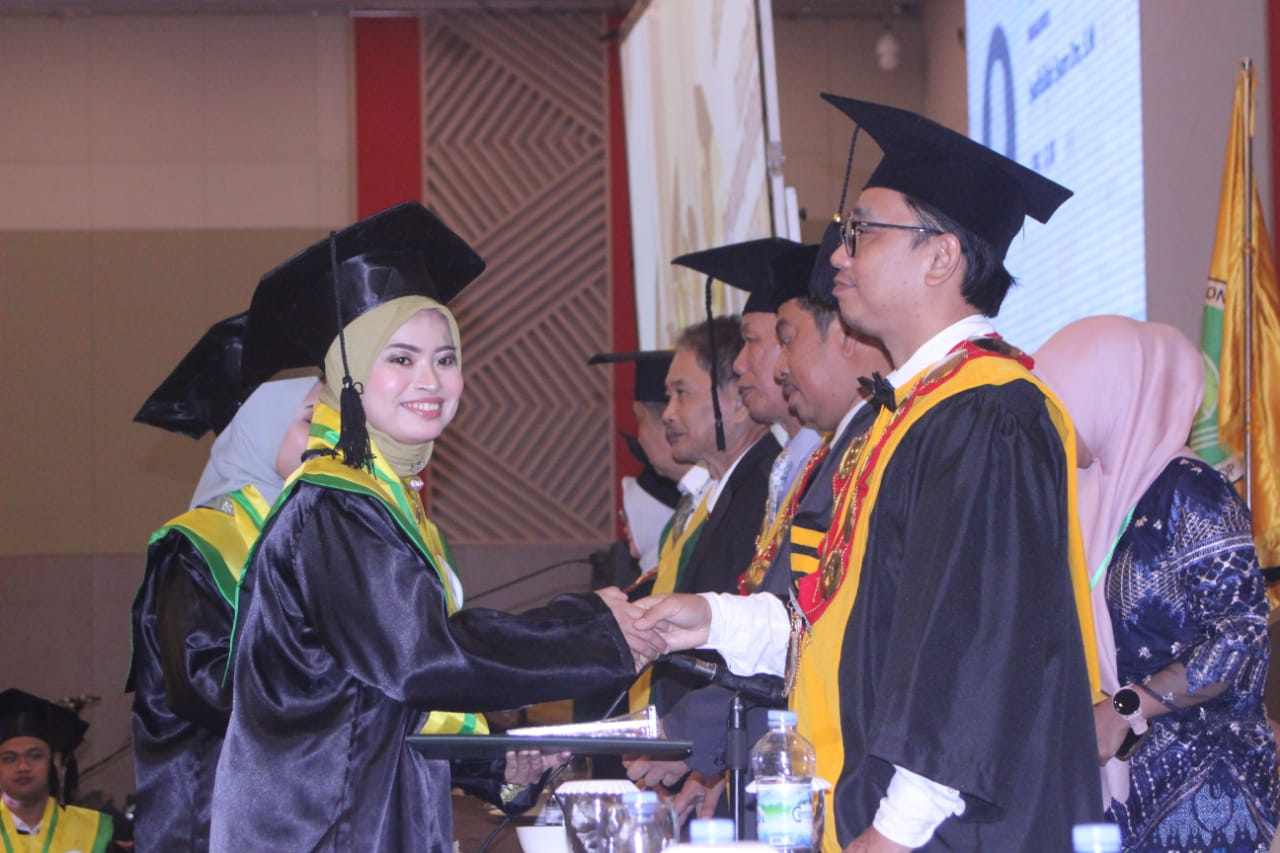 Wisuda 491 Alumni, Ini Harapan Ketua STIE AMKOP Makassar