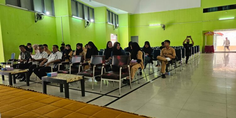 Siswa SMKN 5 Makassar Ikuti Kegiatan Belajar Bareng Ahlinya Baja Ringan