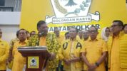 Airlangga Hartarto bersama pengurus Golkar