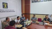 Kepala Bagian Persidangan Setwan DPRD Provinsi Sulbar, Dr. Musra Awaluddin Bersama Pejabat Fungsional Sekretariat DPRD Menghadiri Rapat Harmonisasi Ranperda Perikanan dan Kelautan Bersama Kemenkumham