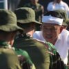 Gubernur Jawa Barat Saat Mengunjungi Pembinaan Siswa di Barak Militer di Resimen Artileri Medan 1 Sthira Yudha, Batalyon Artileri Medan 9, Purwakarta, Jawa Barat