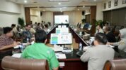 Wakil Menteri Transmigrasi Viva Yoga Mauladi Saat Melakukan Rapat Teknis Dengan Direktur Jenderal Peternakan dan Kesehatan Hewan Kementerian Pertanian Dr. drh. Agung Suganda, M.Si di Kantor Kementerian Transmigrasi, Kalibata, Jakarta,