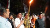 Wakil Bupati Kepulauan Selayar, H. Muhtar, M.M Secara Resmi Melepas Peserta Malam Taptu Dalam Rangka Memeriahkan Peringatan Hari Ulang Tahun (HUT) ke-80 Kemerdekaan Republik Indonesia, Sabtu Malam (16/8/2025).