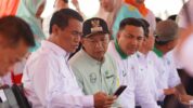Menteri Pertanian RI, Dr. Ir. H. Andi Amran Sulaiman, M.P., menghadiri Launching Gerakan Menanam Lima Juta Pohon Kelapa (GEMERLAP) di Kokolohe, Desa Mekar Indah, Kecamatan Buki, Sabtu (15/11/2025).