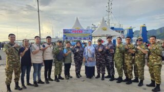 Tim Medis Unhas Intensif Layani Bakti Kesehatan di Sibolga Selama Tiga Hari dari atas KRI Radjiman