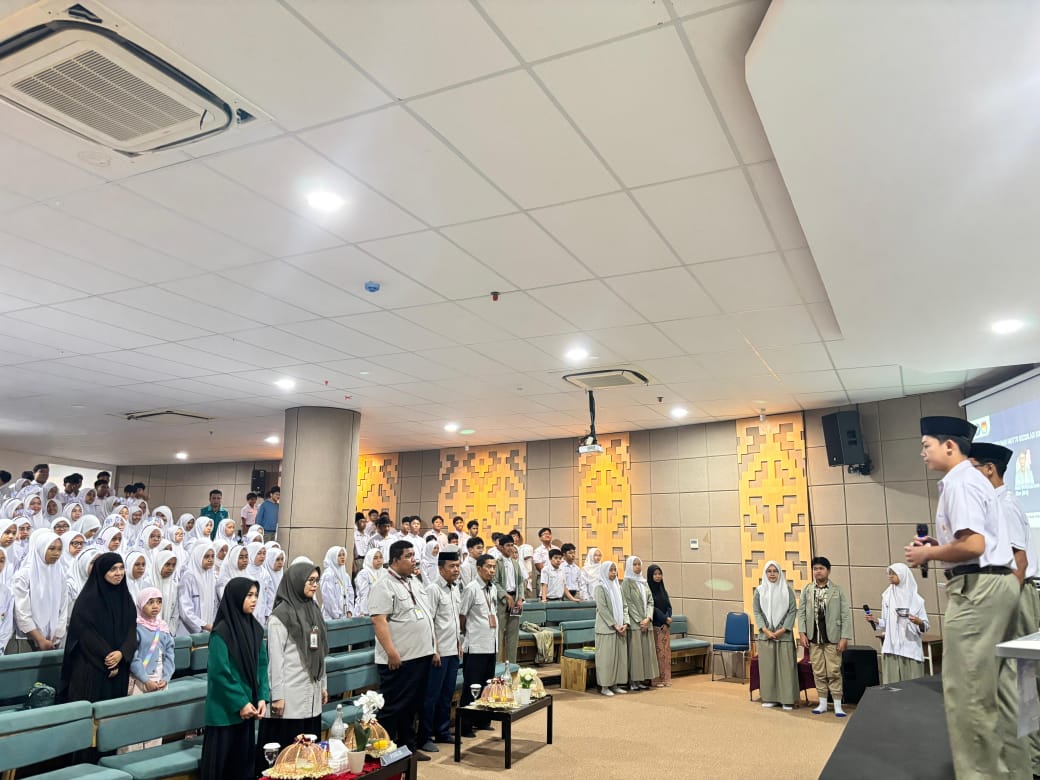 WhatsApp Image 2025 12 10 at 11 42 20SMP Islam Athirah Makassar Gelar Debat Kandidat OSIS Periode 2025–2026